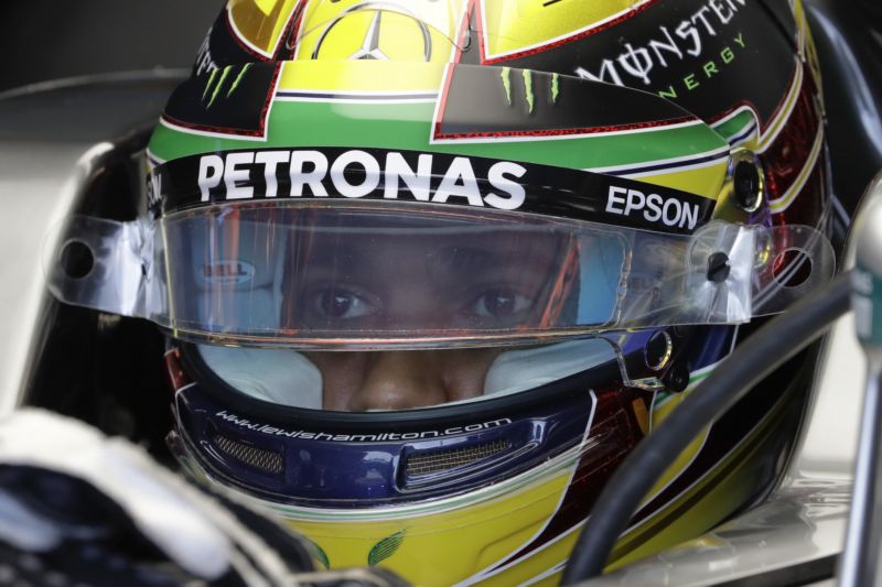 Lewis Hamilton získal jubilejní šedesáté kvalifikační prvenství.
