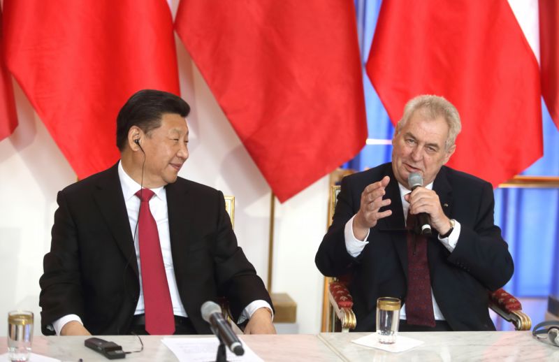 Čínský prezident Si Ťin-pching a jeho protějšek Miloš Zeman.