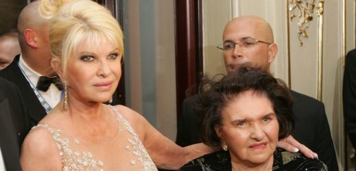 Ivana Trumpová (vlevo) s maminkou.