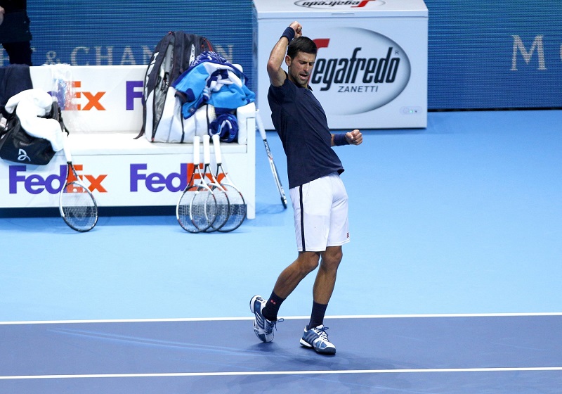 Novak Djokovič udělal první krok v cestě za obhajobou titulu na turnaji mistrů