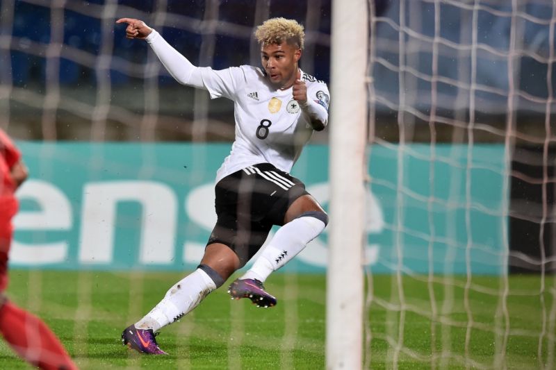 Serge Gnabry v dresu německé reprezentace.