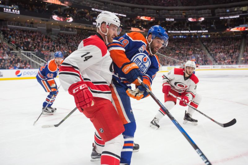 Obránce Jakub Nakládal opouští NHL a míří do Evropy.