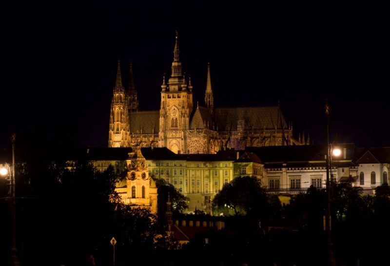 Na Hradě protestovali odpůrci směřování ČR na východ.