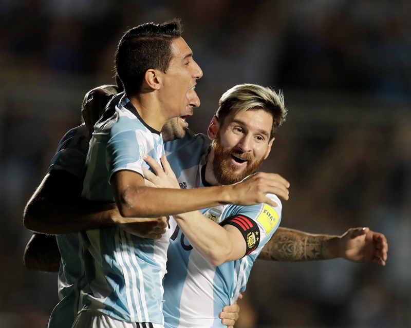 Argentina po čtyřech zápasech bez výhry zdolala v úterý Kolumbii 3:0 a posunula se před svého soupeře na páté místo zaručující účast v baráži. Argentina po čtyřech zápasech bez výhry zdolala v úterý Kolumbii 3:0 a posunula se před svého soupeře na páté místo zaručující účast v baráži.