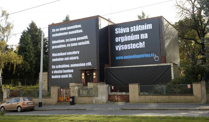 Funkcionalistická vila v Praze na Petřinách.
