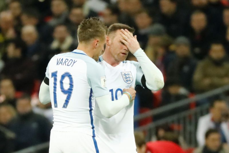 Reprezentační útočník Wayne Rooney (vpravo) společně s Jamiem Vardym (číslo 19).