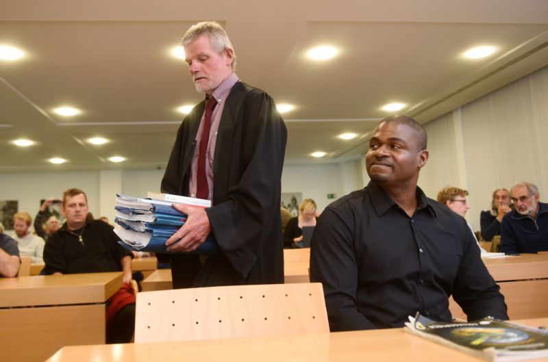 Američan Andre Shepherd u soudu (vpravo).