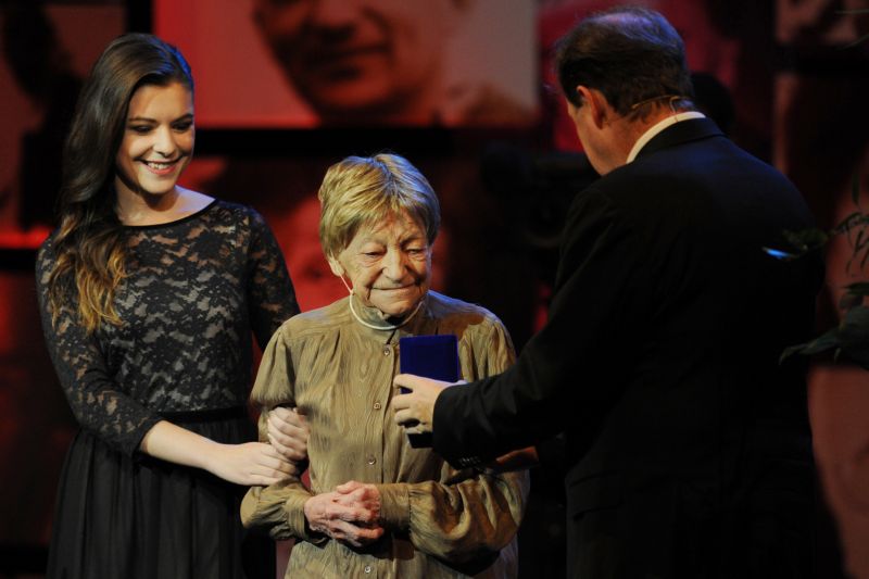 Na snímku je oceněná pamětnice komunistické totality Jitka Malíková (uprostřed).