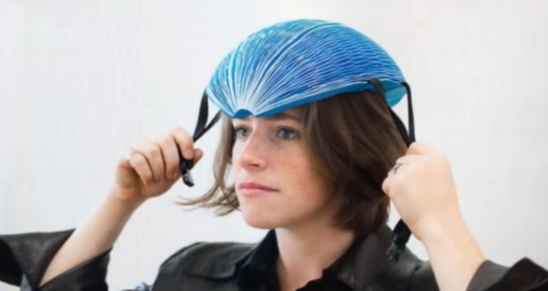 Tvůrkyně EcoHelmet Isis Shifferová.