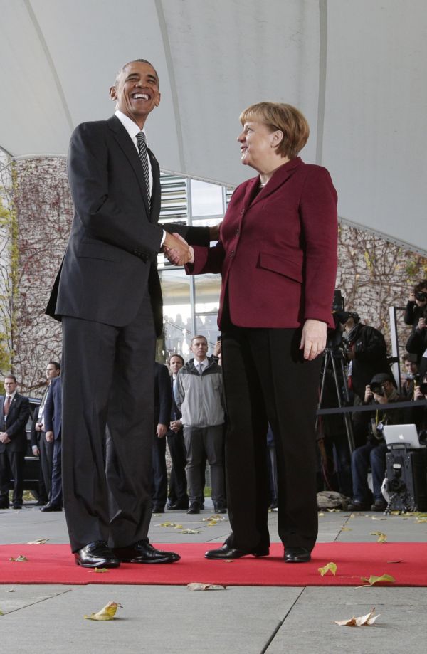 Barack Obama s Angelou Merkelovou.