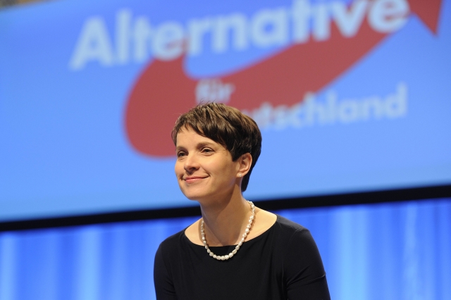 Frauke Petryová je z kandidatury Merkelové nadšená.