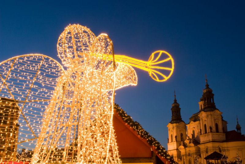 Vánoční trhy na Staroměstském náměstí lákají svou výzdobou (ilustrační foto). Vánoční trhy na Staroměstském náměstí lákají svou výzdobou (ilustrační foto).