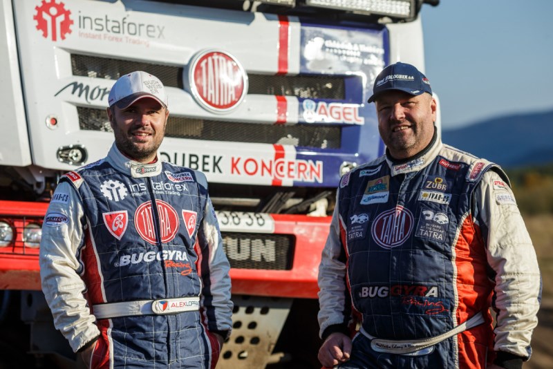  Do kamionů v barvách Buggyry usednou Martin Kolomý a Aleš Loprais, dva nejúspěšnější čeští jezdci posledních let.