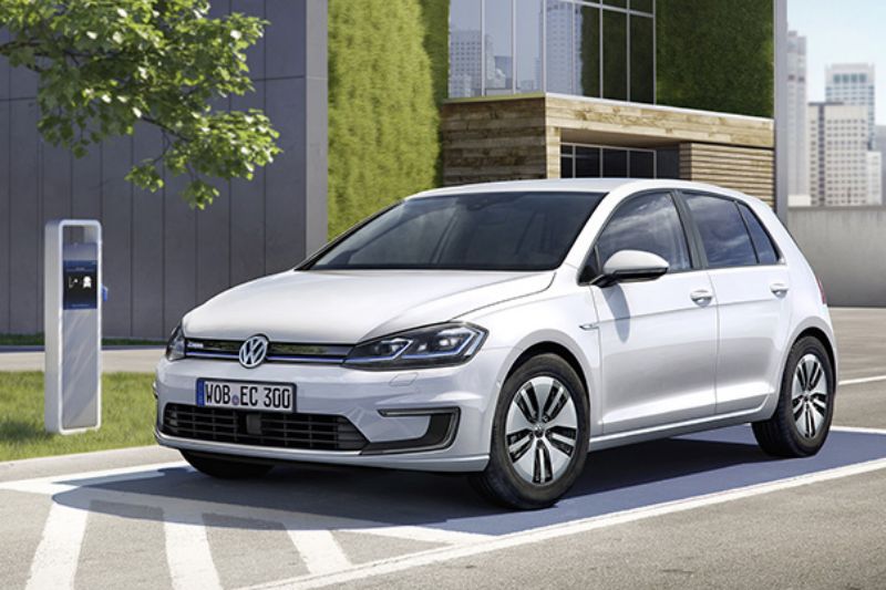 Nové vydání elektromobilu e-Golf hlásí prodloužený dojezd. 