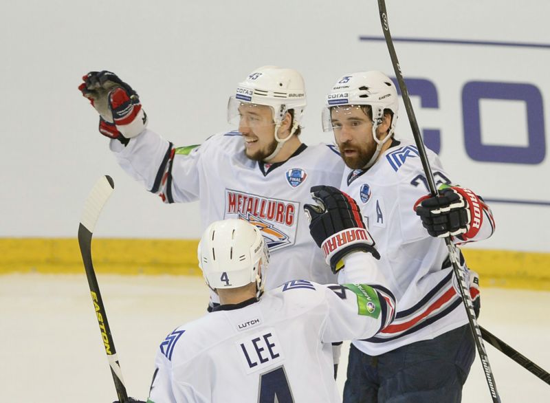 Jan Kovář se s Magnitogorskem raduje z další výhry v KHL