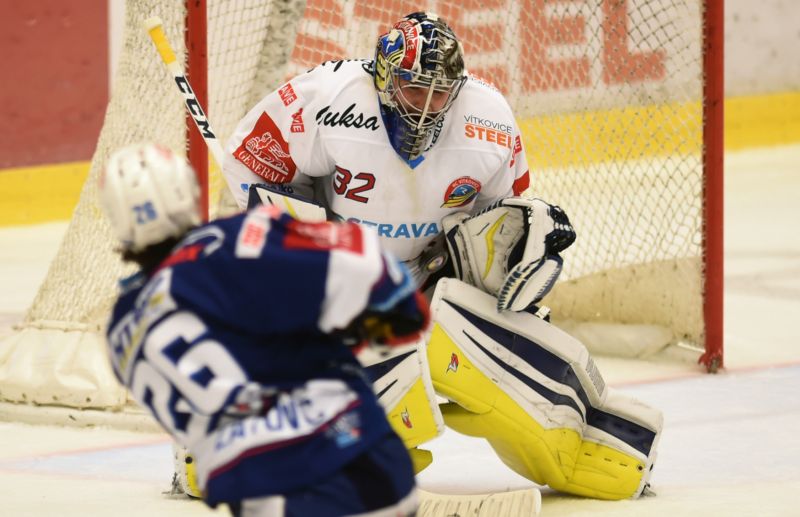 Gólman Vítkovic Patrik Bartošák.