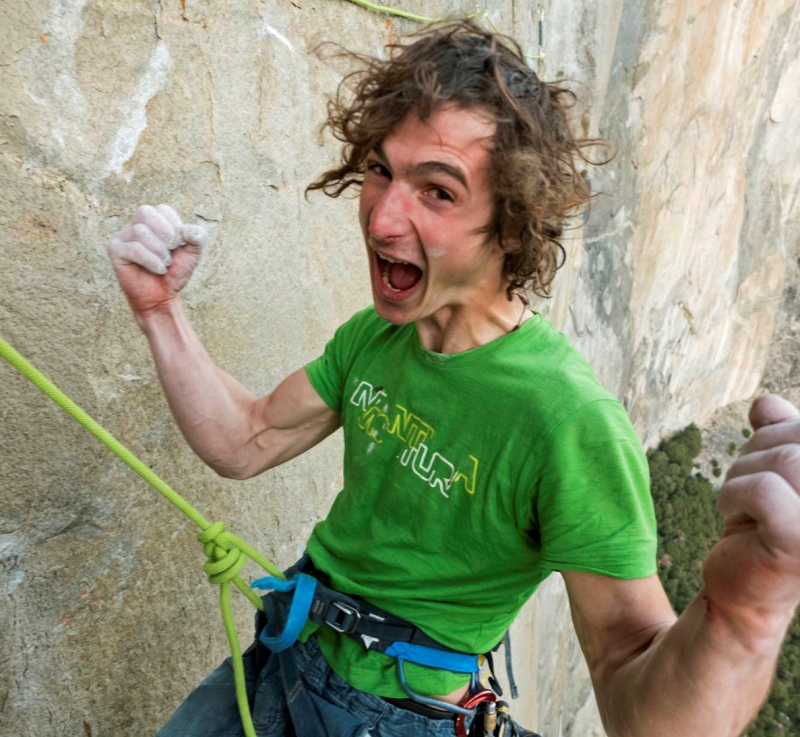 O českém lezci Adamu Ondrovi po úspěchu ve stěně Dawn Wall ve slavném masivu El Capitan v Yosemitském národním parku píšou nejen specializovaná média, ale i americké deníky, zpravodajské servery a světové agentury.