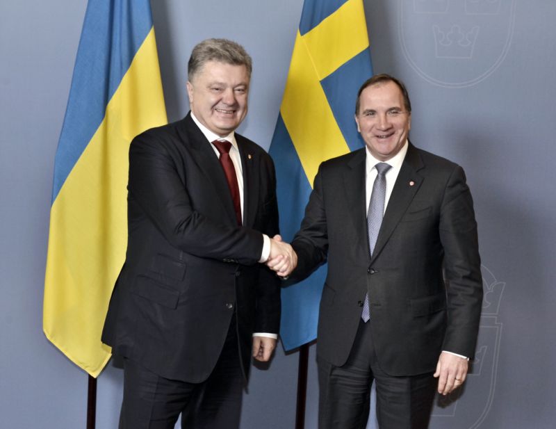 Ukrajinský prezident Petro Porošenko (vlevo) a švédský premiér Stefan Löfven.