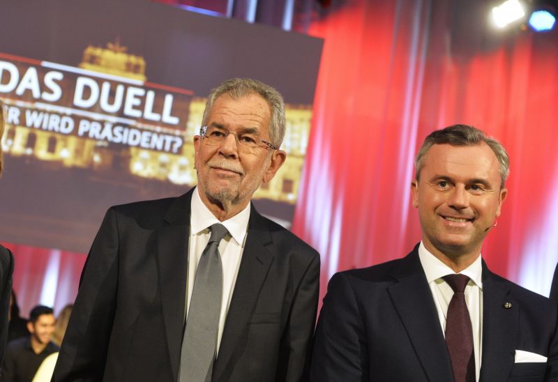 Kandidáti na prezidenta Alexandr van der Bellen (vlevo) a Norbert Hofer.