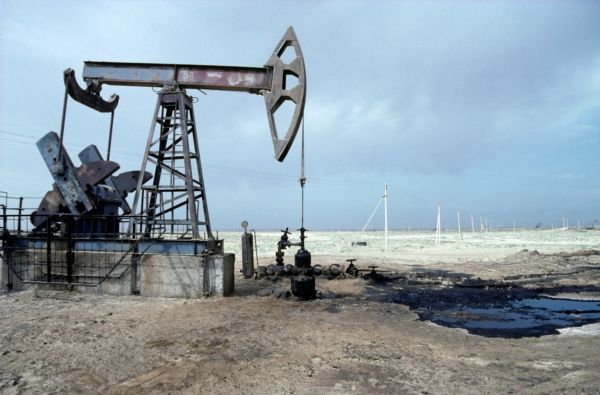 Na schůzi OPEC se má projednat snížení těžby ropy. 