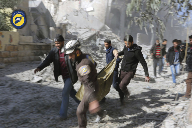 Boj o Aleppo se stále více dotýká civilního obyvatelstva. Snaží se utéct do míst, kde se nebojuje. 