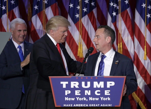 Donald Trump (vlevo) a Reince Priebus.