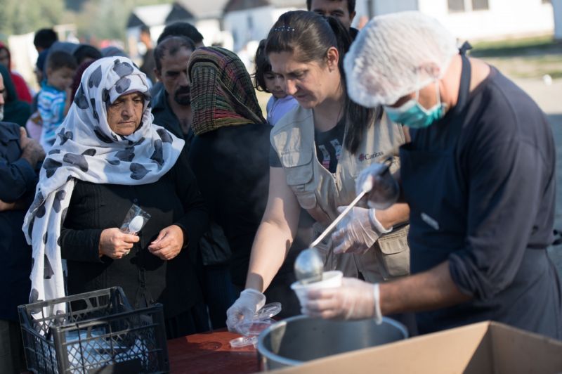 Péče o migranty ve středisku pro žadatele o azyl na předměstí Bělehradu.