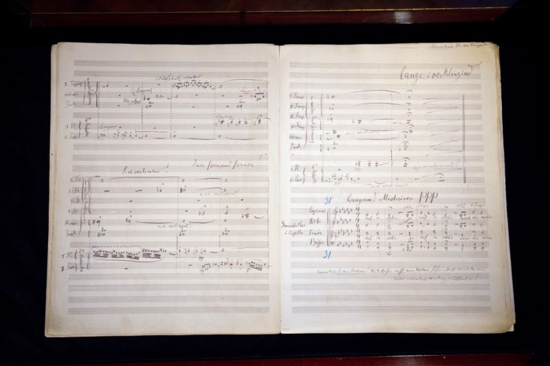 Originální partitura Symfonie č. 2 c moll od Gustava Mahlera.