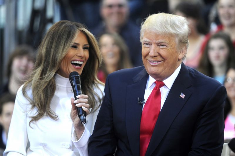 Donald a Melania Trumpovi se stali terči vtipů.