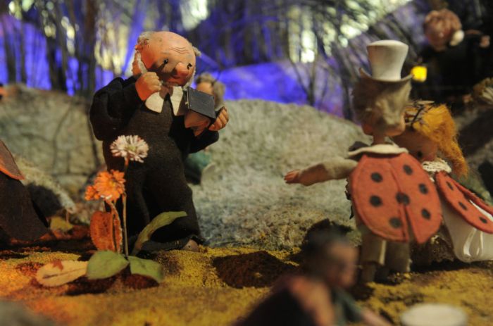 Diorama Svatba u Broučků od Jiřího Trnky z roku 1938.