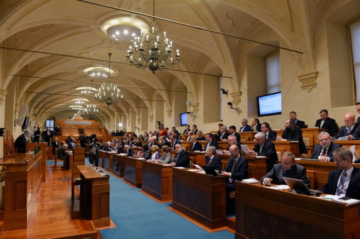 Senát zamítl zákon o rozpočtové odpovědnosti.