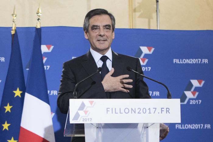 Kandidát tradiční pravice François Fillon.