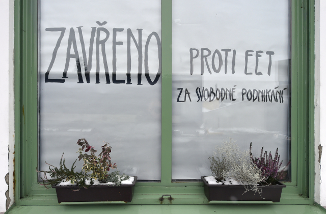 Protest proti EET. Majitelka uzavřela na jeden den svoji kavárnu nedaleko centra Pacova.