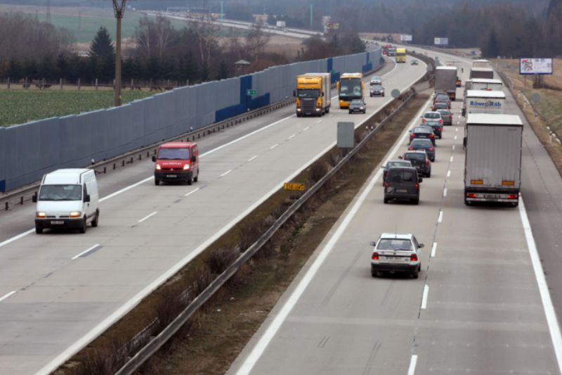 Na českých dálnicích již platí platí známky pro příští rok (ilustrační foto). Na českých dálnicích již platí platí známky pro příští rok (ilustrační foto).
