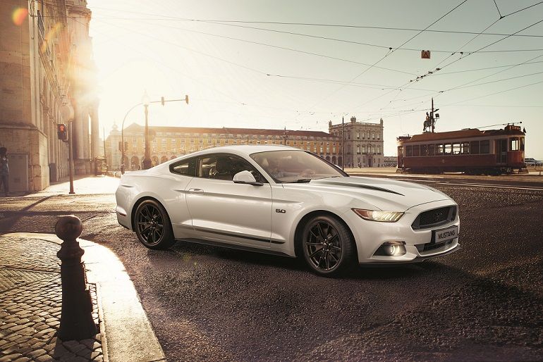 Ford Mustang ve speciální edici Black Shadow.