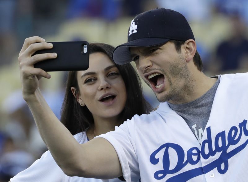 Mila Kunis a Ashton Kutcher přivítali druhé dítě.