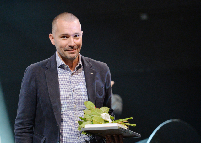 Cenu popularity a vítězství v kategorii Zpravodajství získala internetová televize DVTV. Na snímku její moderátor Martin Veselovský, který se stal loni osobností roku.