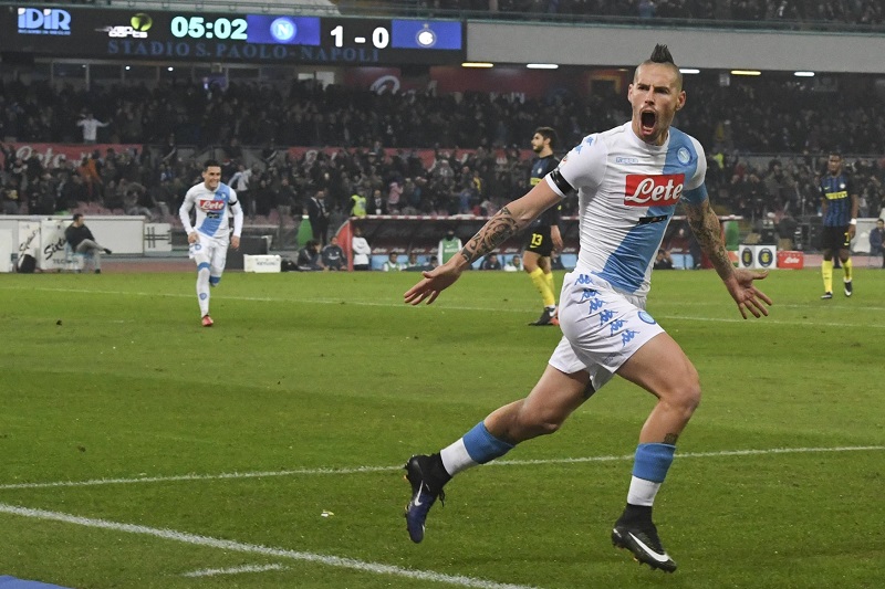 Kapitán Neapole Marek Hamšík slaví druhý gól svého týmu.