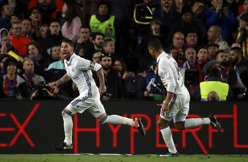 Stoper Realu Madrid Sergio Ramos se raduje ze vstřeleného gólu.