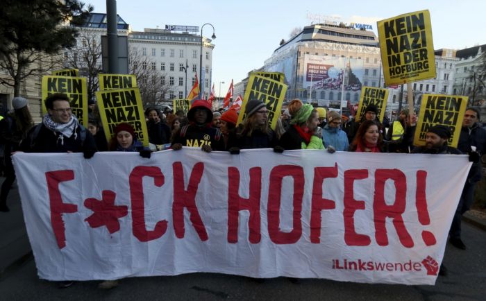 Centrem Vídně prošel pochod na protest proti kandidátu Hoferovi.