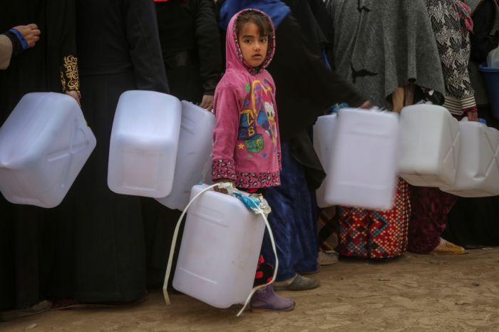 Lidé v oblasti Mosul trpí nedostatkem vody. 