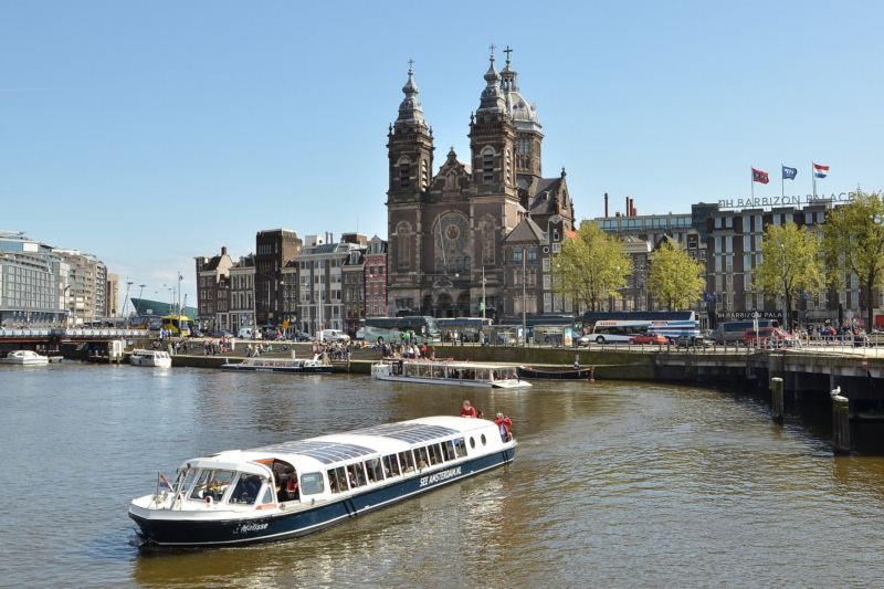 V amsterdamském kostele sv. Mikuláše se již od středověku pořádají 6. prosince slavné poutě.
