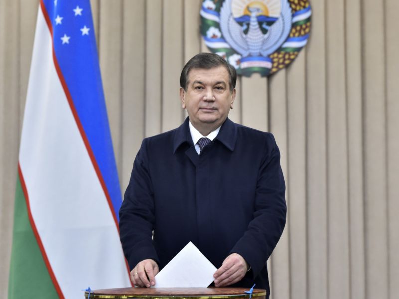 Uzbecký premiér Šavkat Mirzijojev se stal novým prezidentem země.
