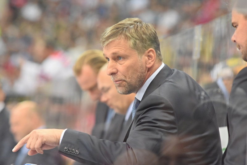 Josef Jandač odmítá brát na ruskou KHL ohledy. Josef Jandač odmítá brát na ruskou KHL ohledy.
