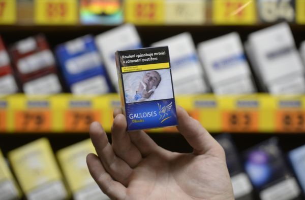 Varování musí zabírat minimálně 65 procent obalu.