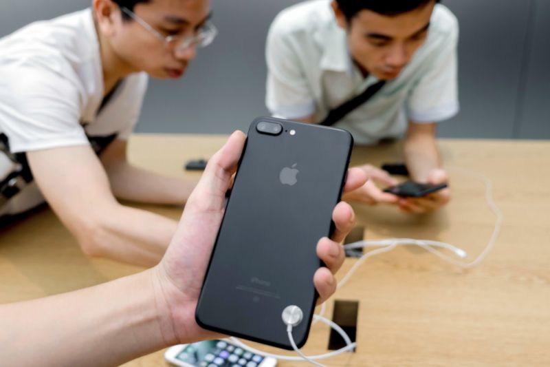 Firma Apple řeší v Číně vznícení baterií svého chytrého telefonu iPhone 6. 