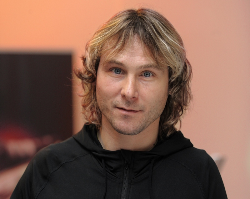 Viceprezident Juventusu Turín Pavel Nedvěd dostal od italské fotbalové federace zákaz výkonu funkce za to, že po ligovém utkání s Bergamem nadával rozhodčím. Viceprezident Juventusu Turín Pavel Nedvěd dostal od italské fotbalové federace zákaz výkonu funkce za to, že po ligovém utkání s Bergamem nadával rozhodčím.