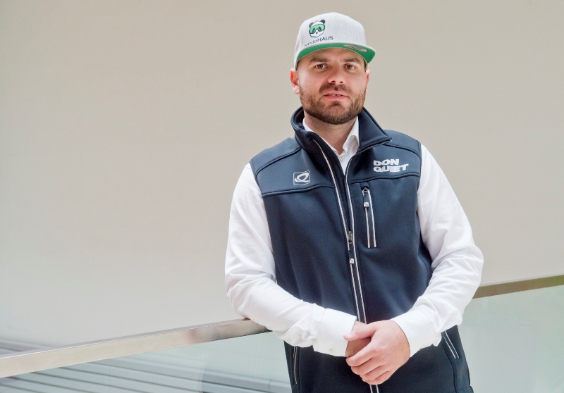 Běžkyně na lyžích Kateřina Smutná a sjezdař Jan Hudec dostali výjimku od Mezinárodního olympijského výboru (MOV) a mohou v případě splnění kvalifikačních kritérií reprezentovat Česko na zimních olympijských hrách v Pchjongčchangu v roce 2018.