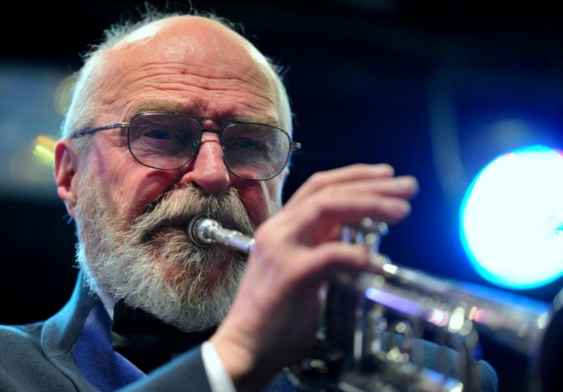 Zemřel brněnský jazzman Jaromír Hnilička, bylo mu 84 let.