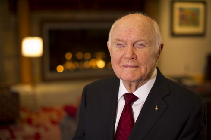 Bývalý americký astronaut John Glenn.